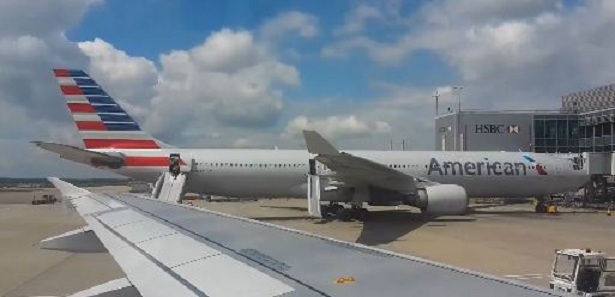 ДРАМА У ЛОНДОНУ: Евакуисан авион на Хитроу (ВИДЕО)